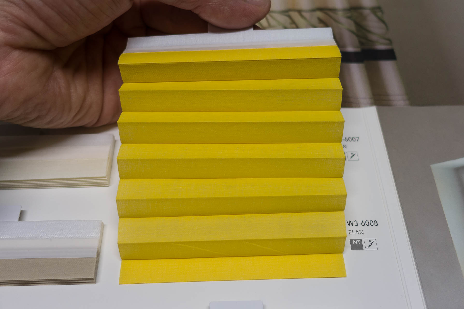 Waben-Plissee-Stoff aus der Farbkarte "Elan" | Material: 100 % PES