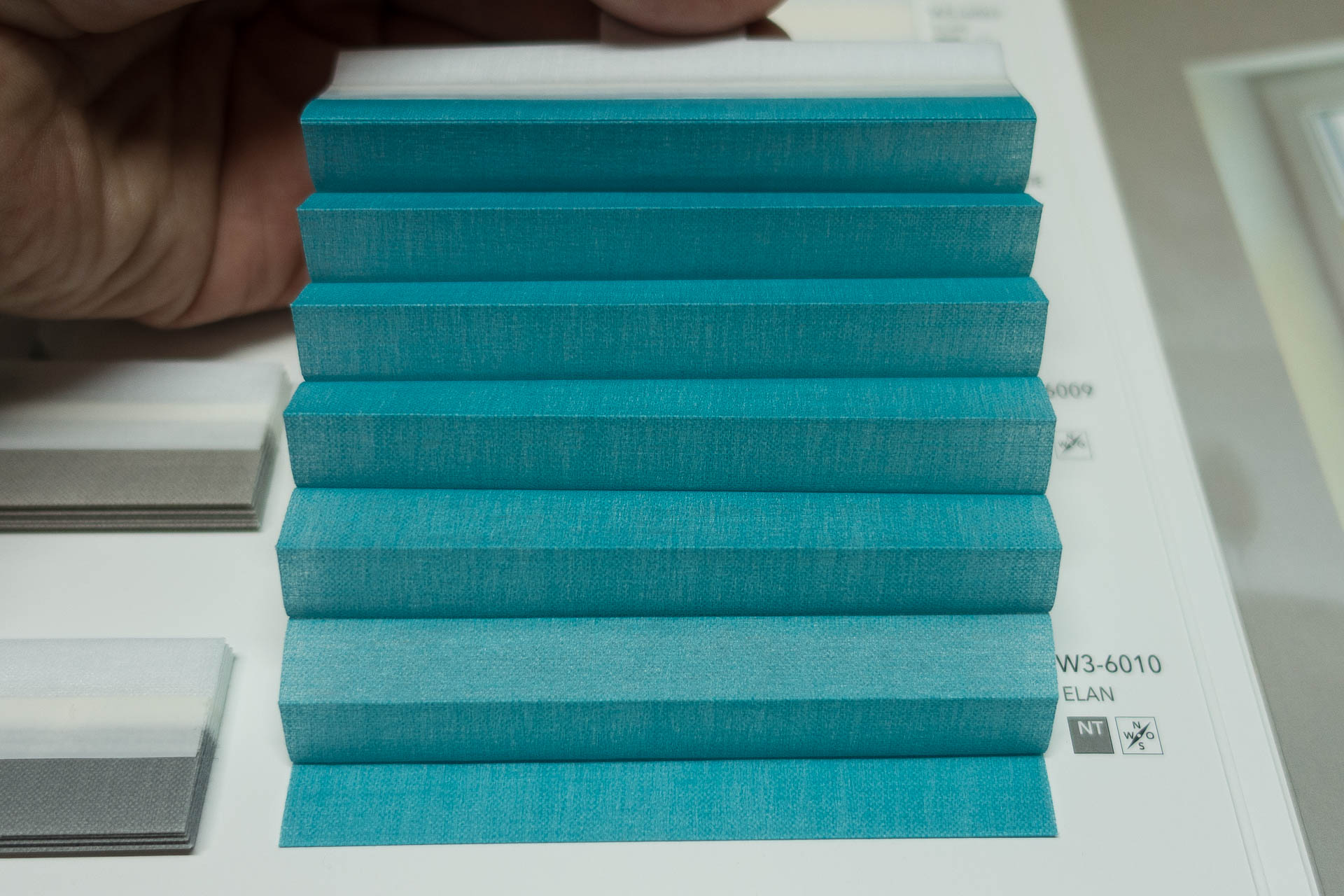 Waben-Plissee-Stoff aus der Farbkarte "Elan" | Material: 100 % PES