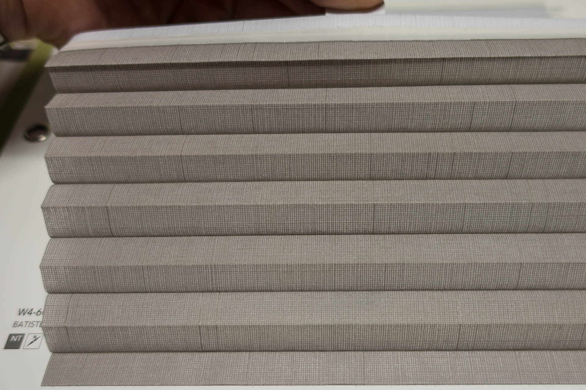 Waben-Plissee-Stoff aus der Farbkarte "Batiste" | Material: 100 % PES