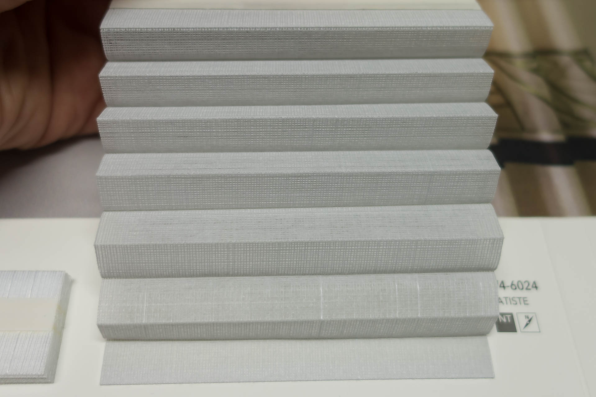 Waben-Plissee-Stoff aus der Farbkarte "Batiste" | Material: 100 % PES