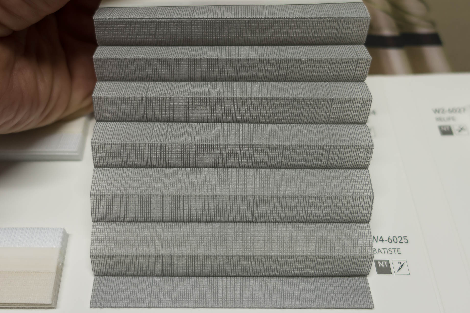 Waben-Plissee-Stoff aus der Farbkarte "Batiste" | Material: 100 % PES