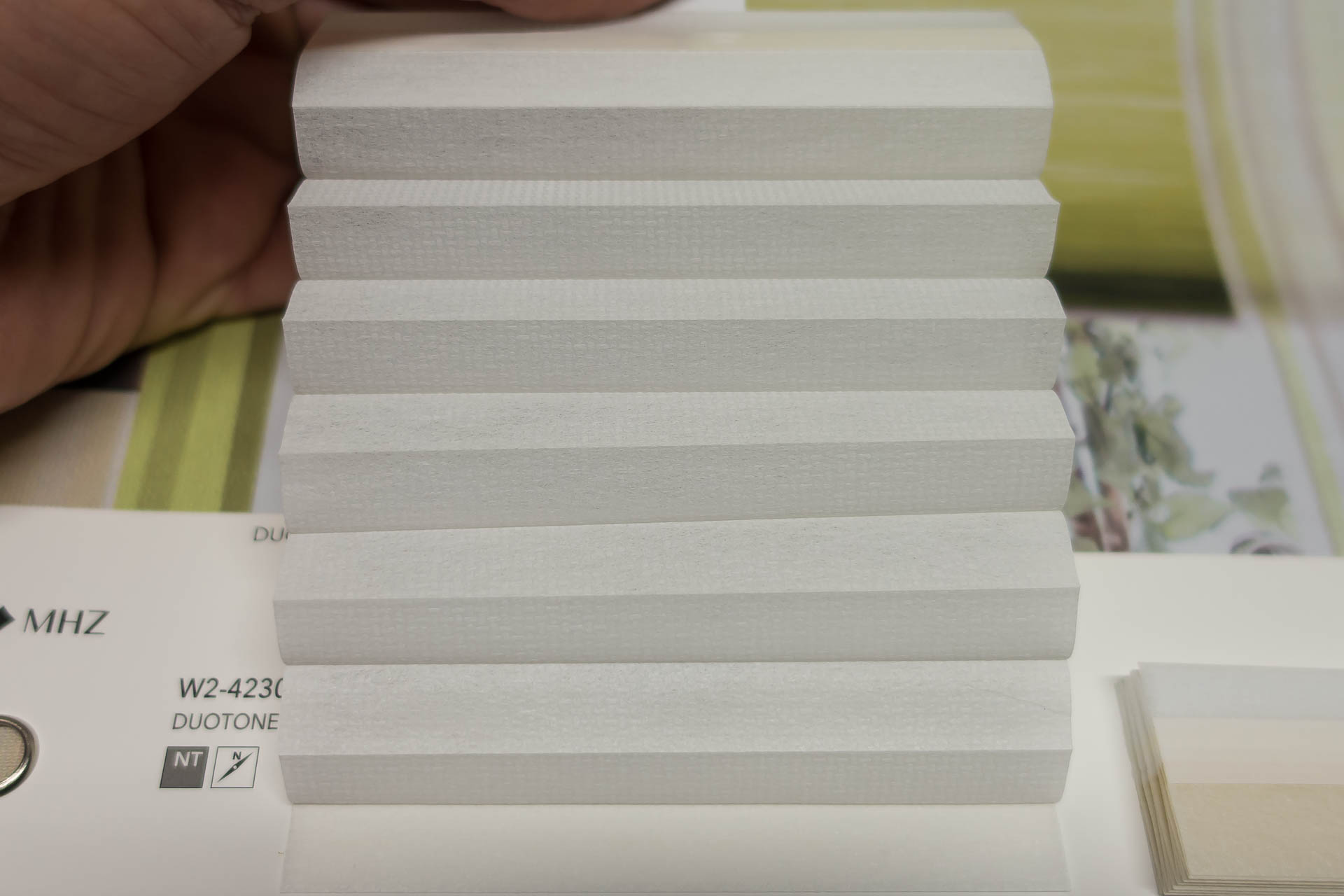 Waben-Plissee-Stoff aus der Farbkarte "Duotone" | Material: 100 % PES