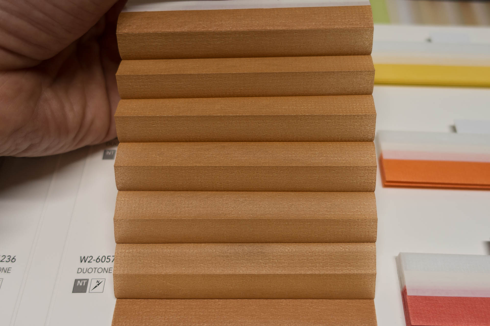 Waben-Plissee-Stoff aus der Farbkarte "Duotone" | Material: 100 % PES