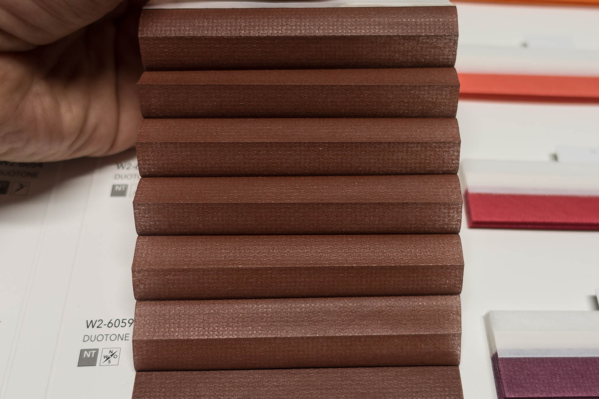 Waben-Plissee-Stoff aus der Farbkarte "Duotone" | Material: 100 % PES