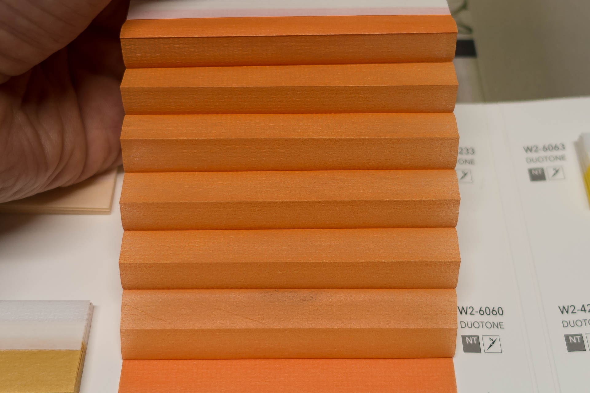 Waben-Plissee-Stoff aus der Farbkarte "Duotone" | Material: 100 % PES