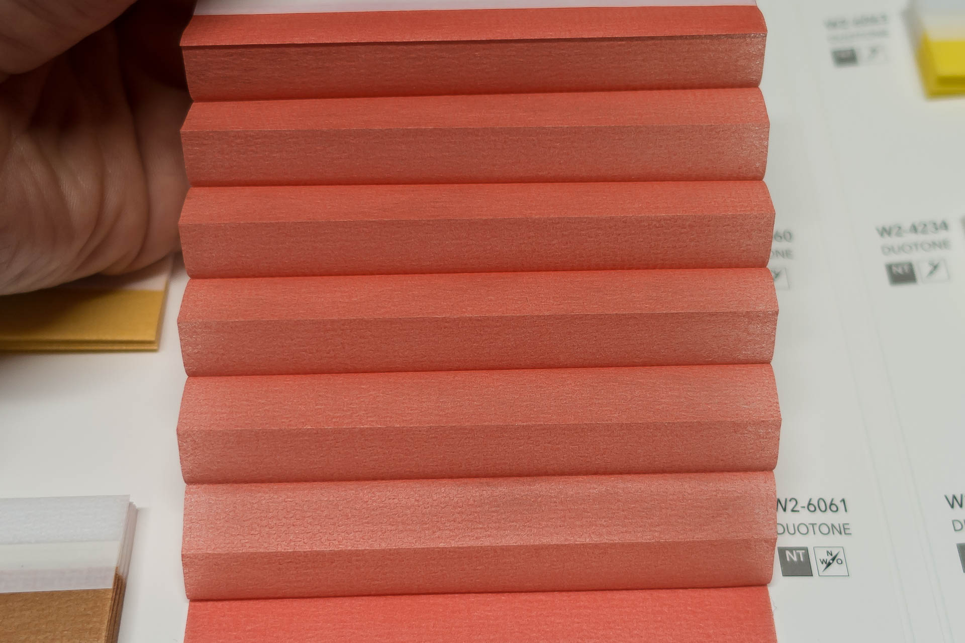 Waben-Plissee-Stoff aus der Farbkarte "Duotone" | Material: 100 % PES