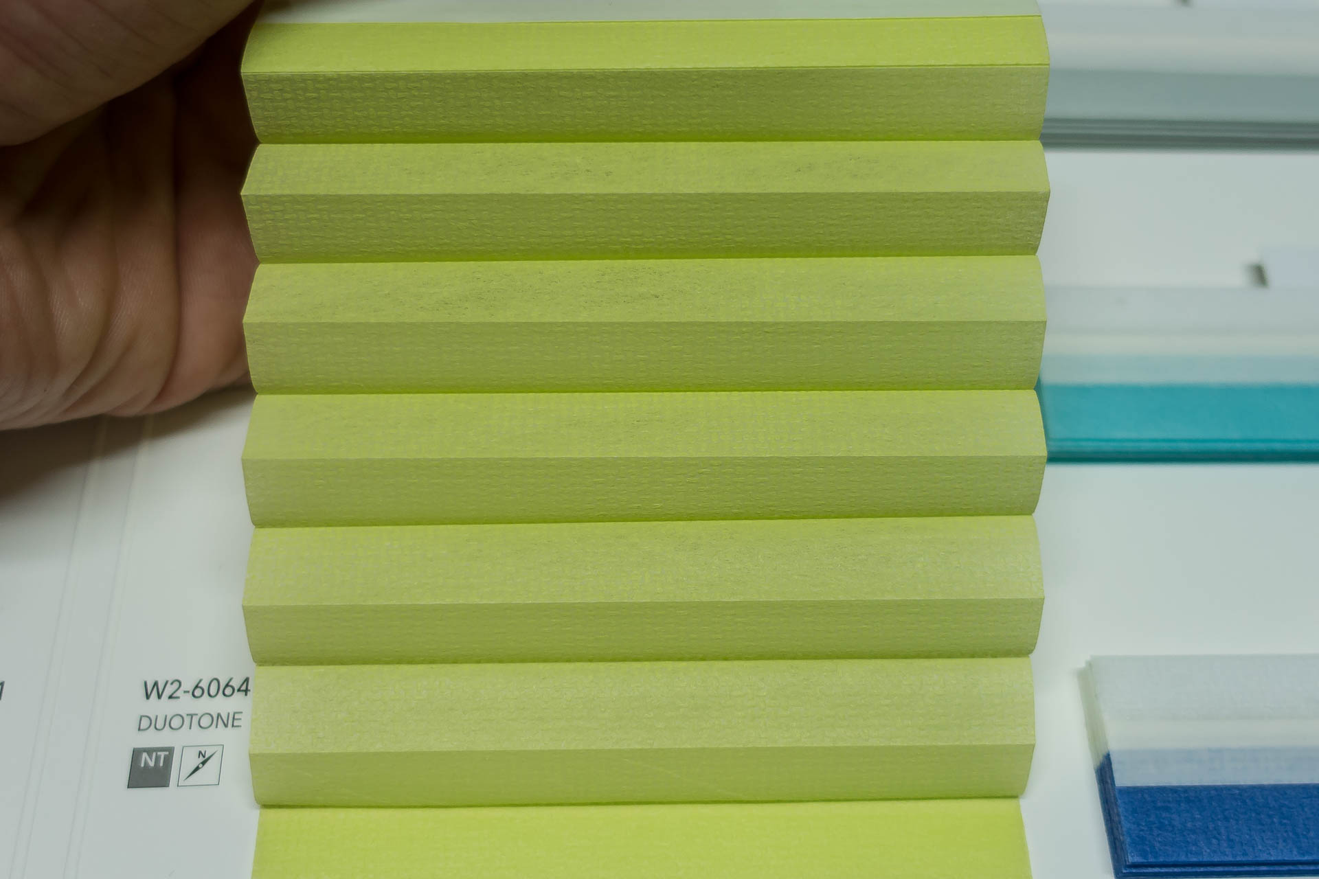 Waben-Plissee-Stoff aus der Farbkarte "Duotone" | Material: 100 % PES