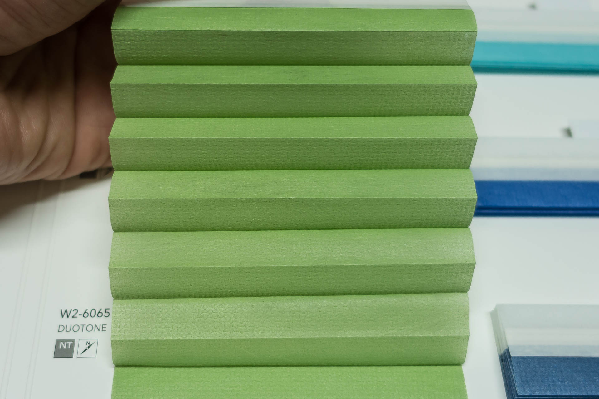 Waben-Plissee-Stoff aus der Farbkarte "Duotone" | Material: 100 % PES