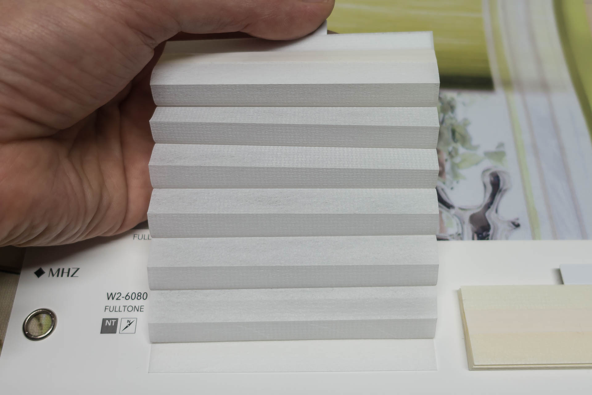 Waben-Plissee-Stoff aus der Farbkarte "Fulltone" | Material: 100 % PES