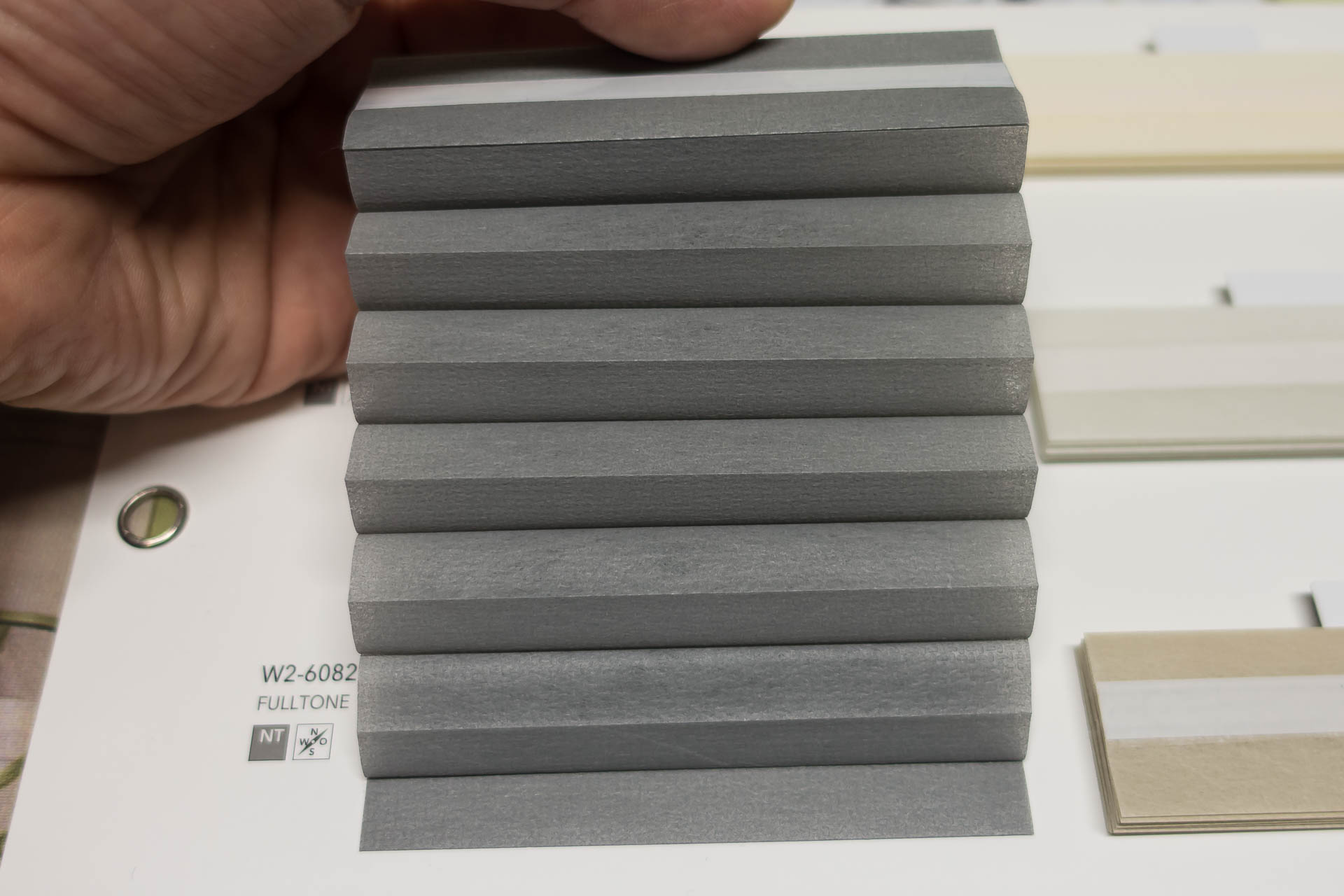 Waben-Plissee-Stoff aus der Farbkarte "Fulltone" | Material: 100 % PES