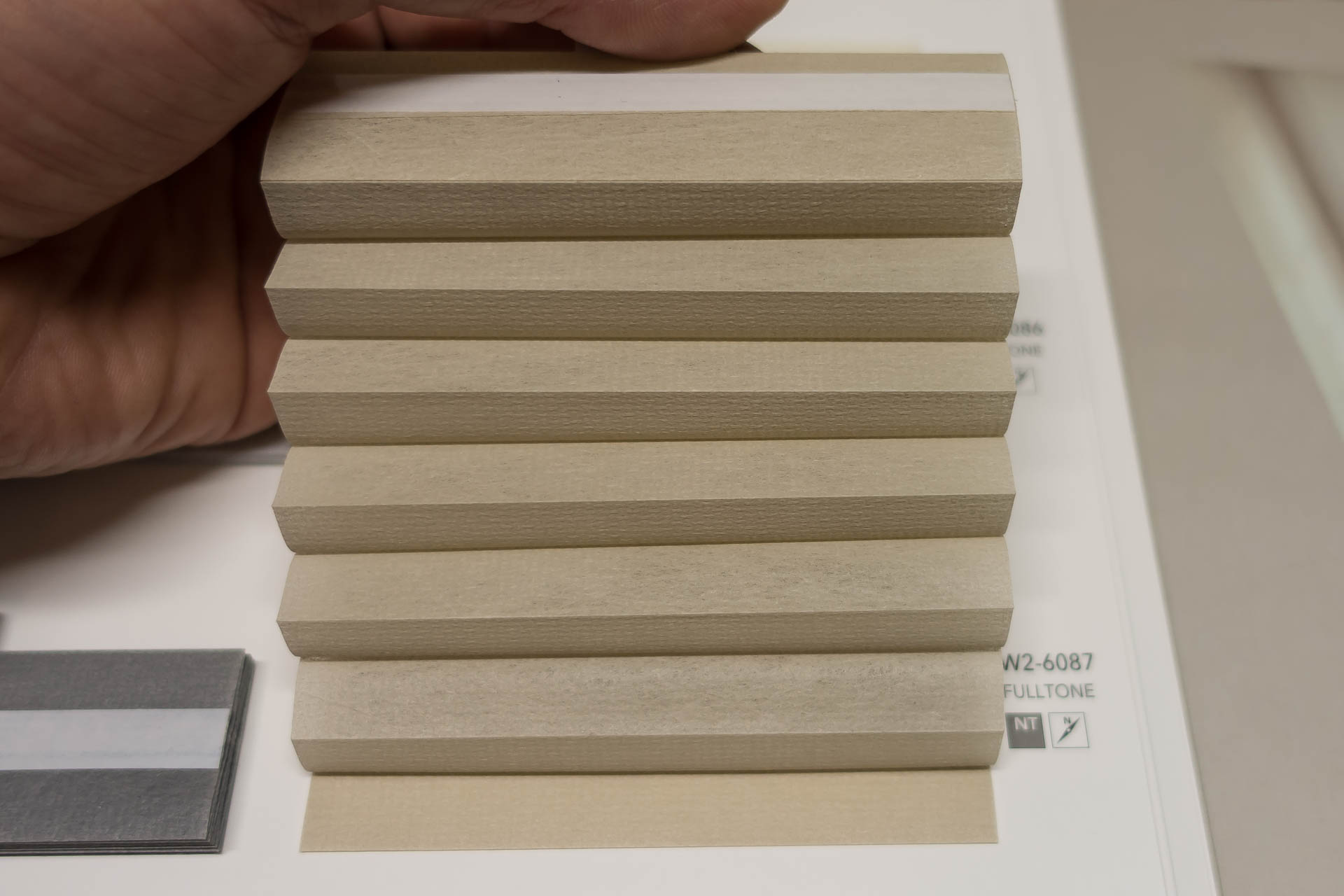 Waben-Plissee-Stoff aus der Farbkarte "Fulltone" | Material: 100 % PES