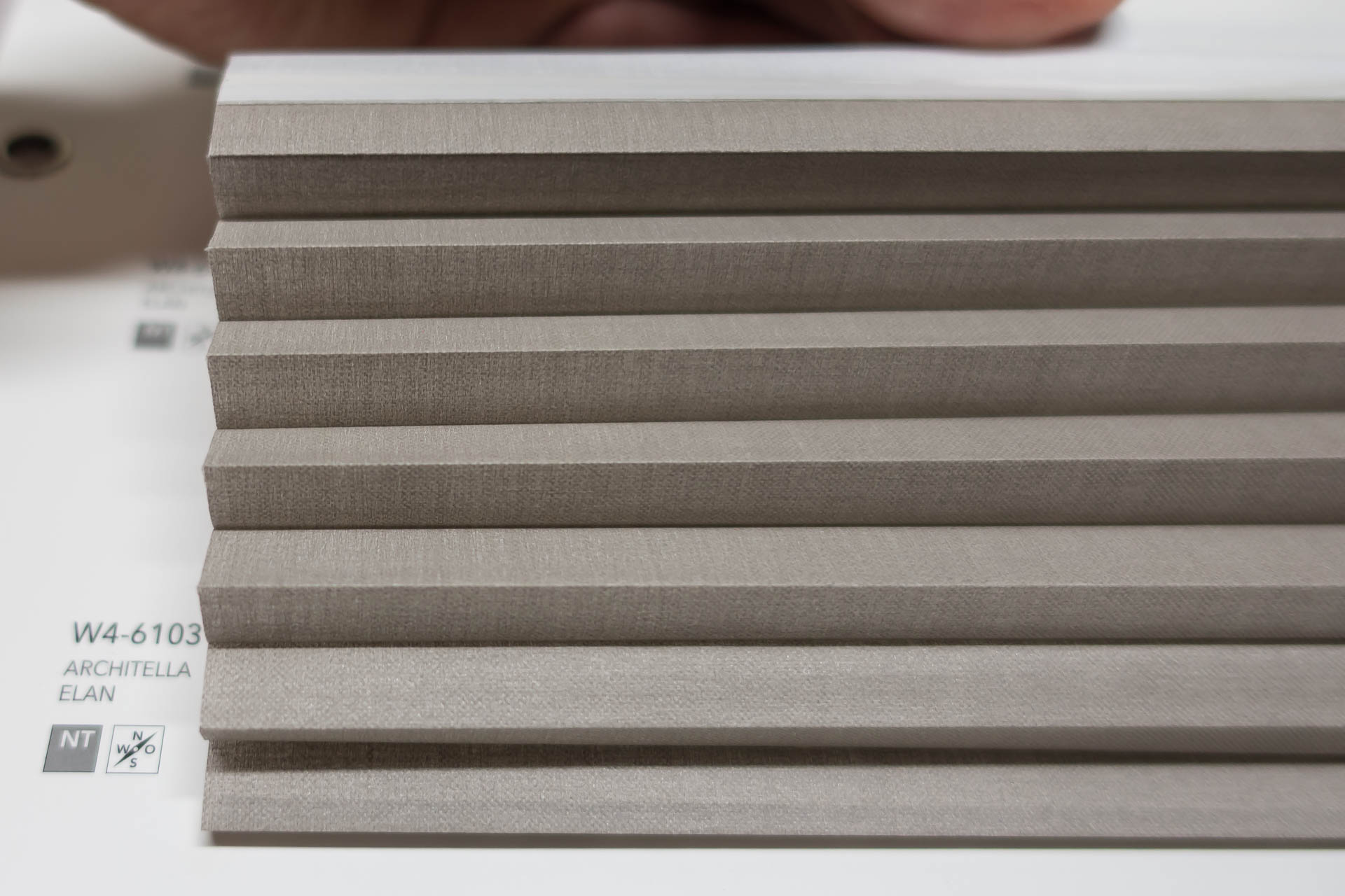 Waben-Plissee-Stoff aus der Farbkarte "Architella Elan" | Material: 100 % PES