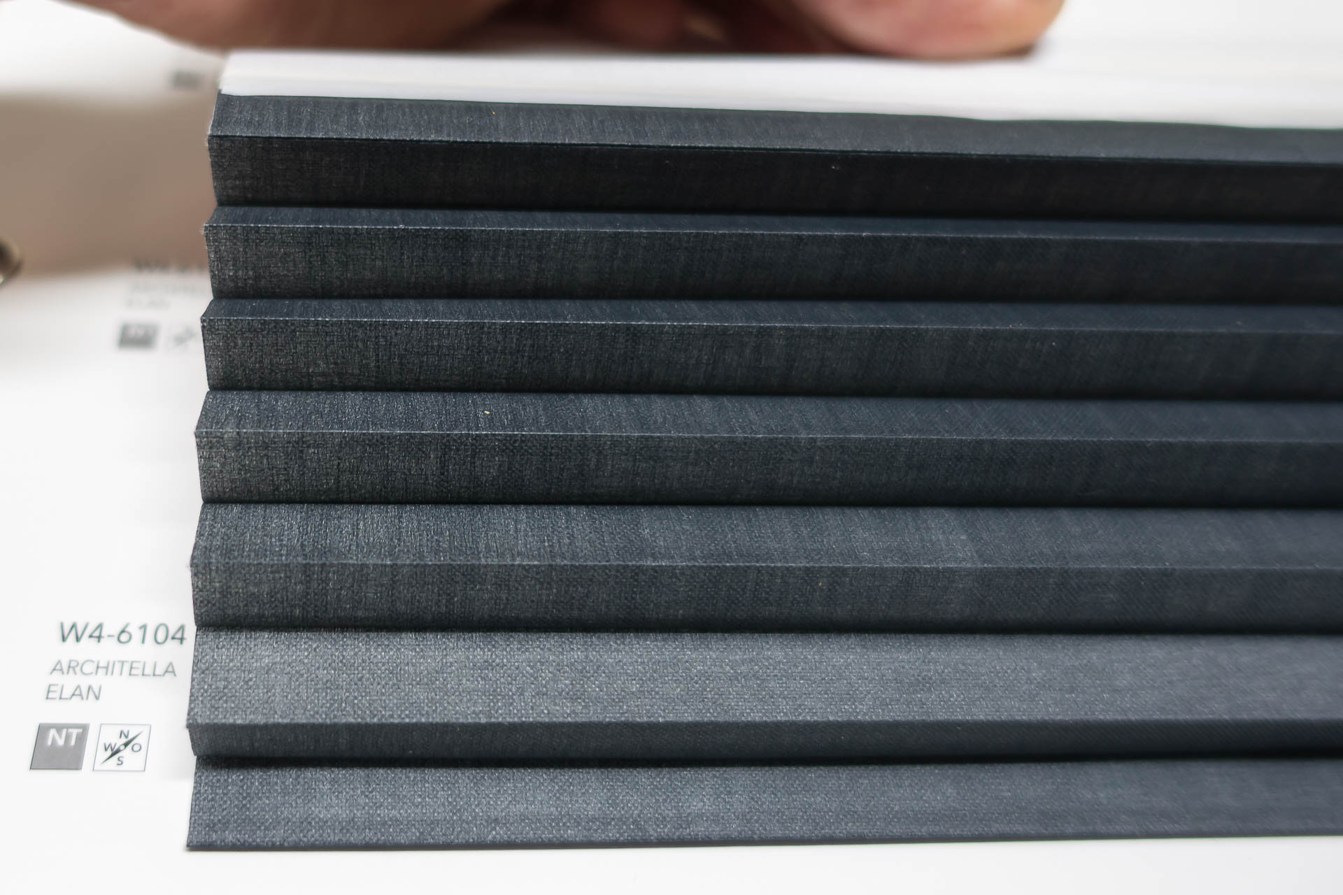 Waben-Plissee-Stoff aus der Farbkarte "Architella Elan" | Material: 100 % PES